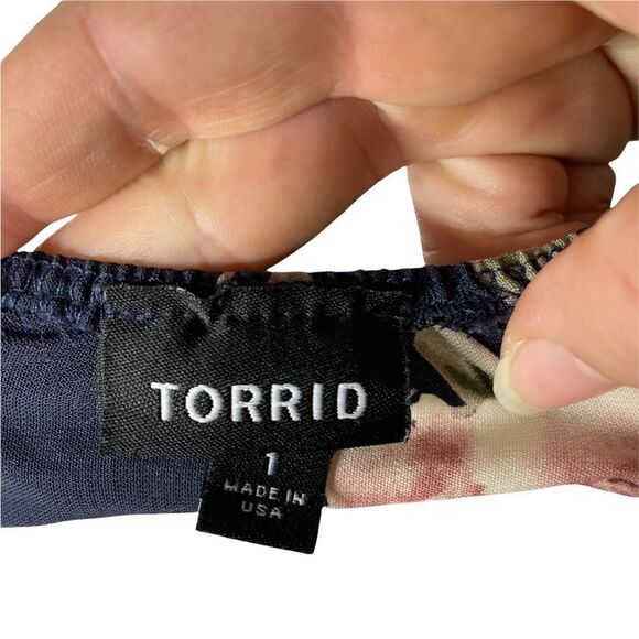 Torrid Floral print lace inset cold shoulder top 1 1x - Picture 10 of 12